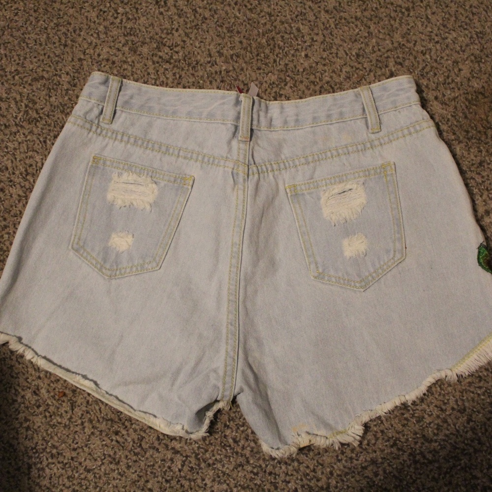 Etwo Shorts - Picture 2 of 2